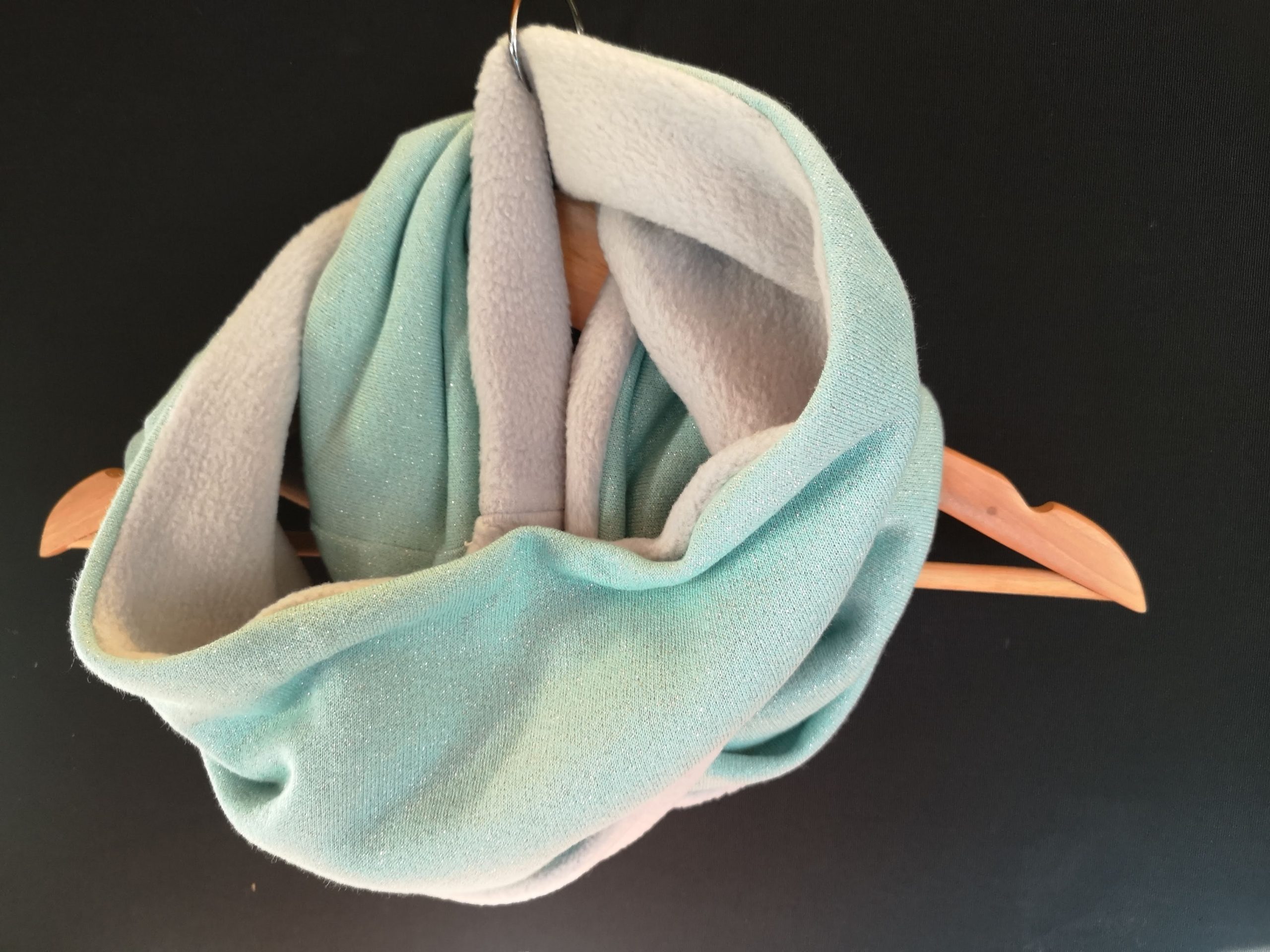 Bleu clair pailleté - Polaire anti-boulochage gris clair - Jersey tricoté (extensible) - 145 cm