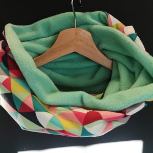 Triangles multicolores - Polaire anti-boulochage menthe - Tricot (extensible) - 145 cm