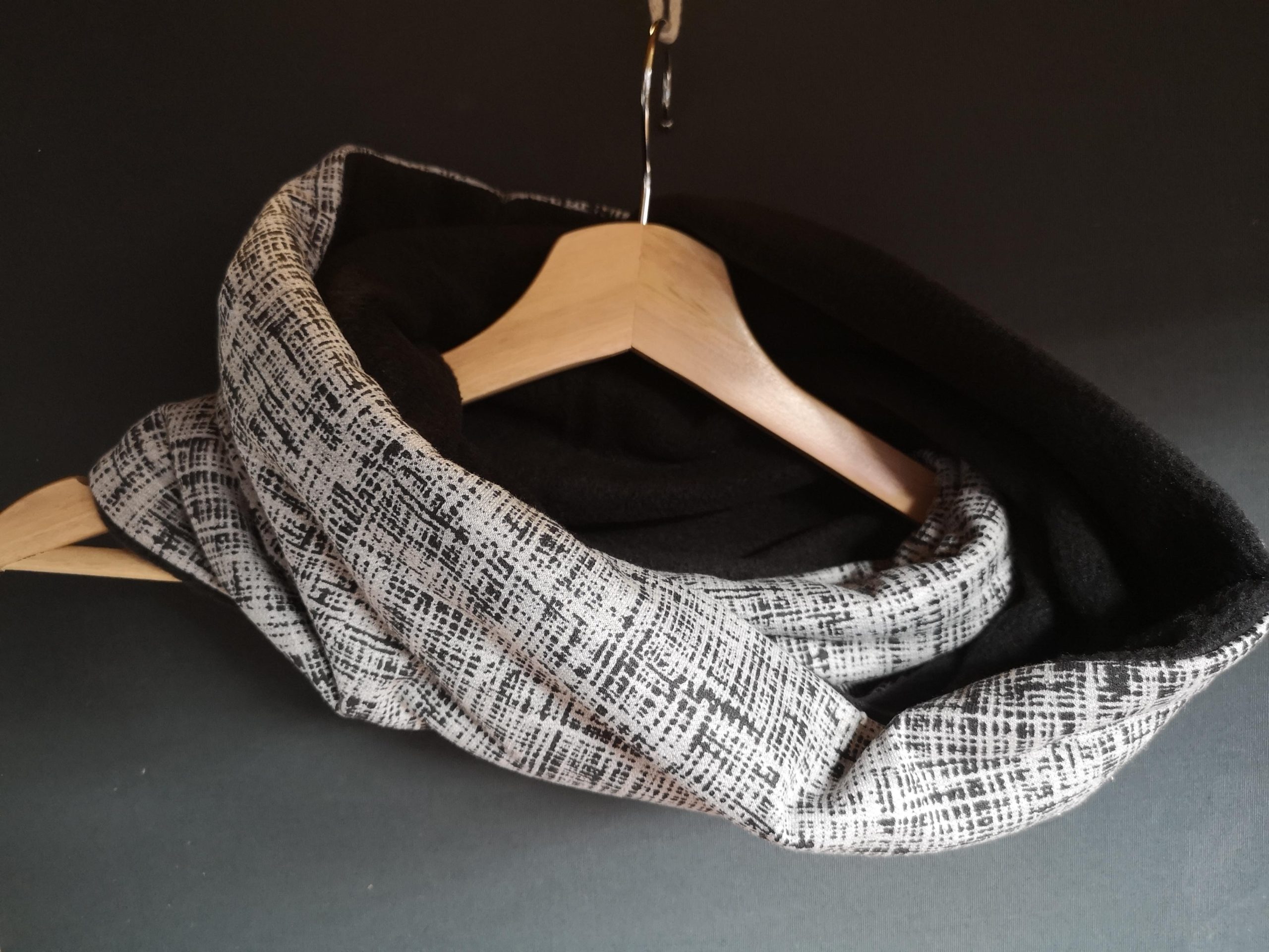Rayé gris noir - Polaire anti-boulochage noir - Tricot (extensible) - 150 cm