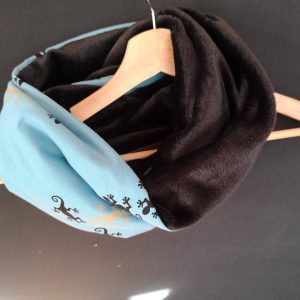 Geckos sur fond bleu - Molleton bien-être noir - Tricot (extensible) - 145 cm