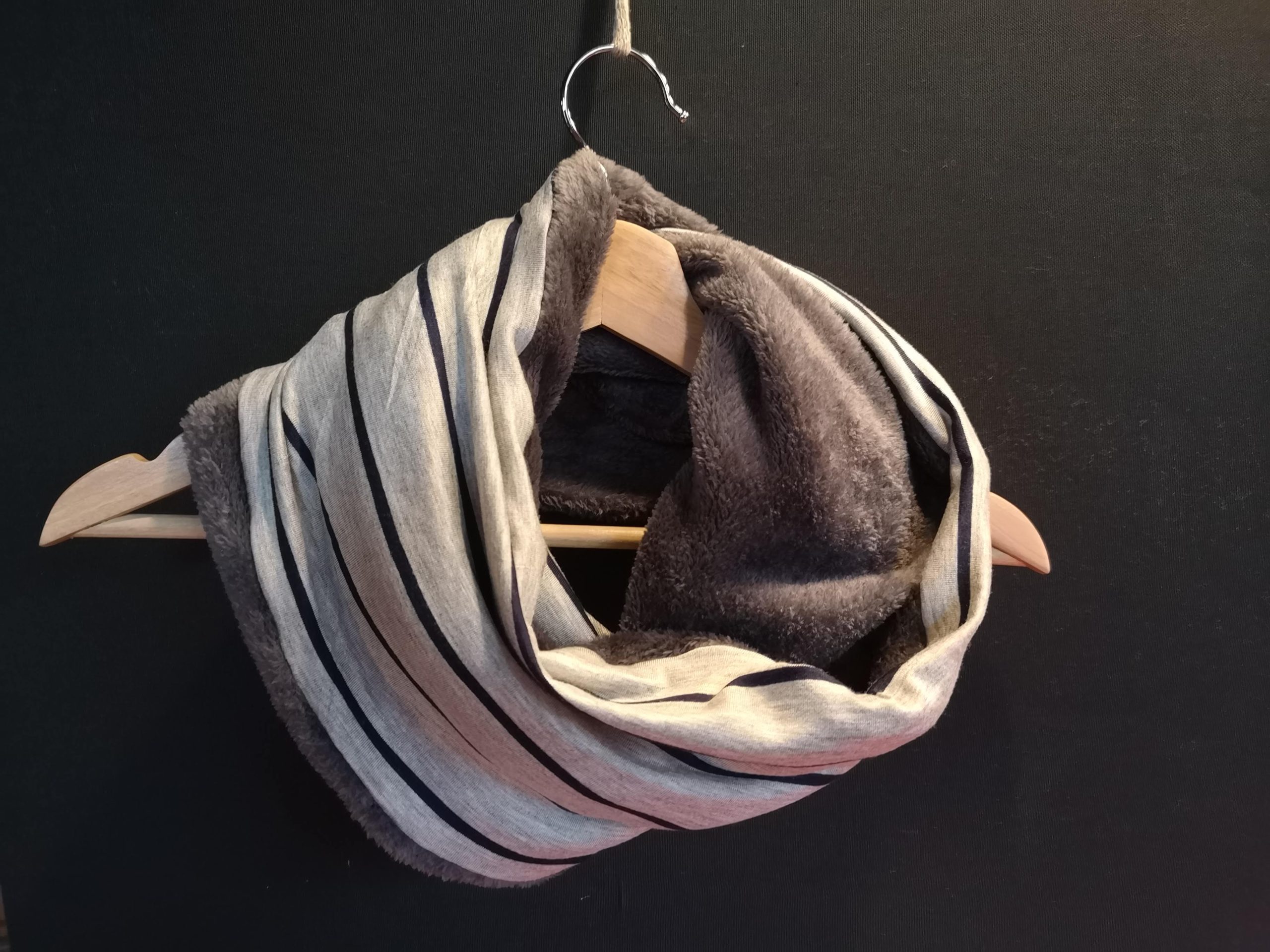 Gris/bleu rayé - Molleton bien-être gris foncé - Tricot (extensible) 145 cm
